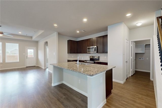 5764 Paseo Place, Bryan, TX 77807