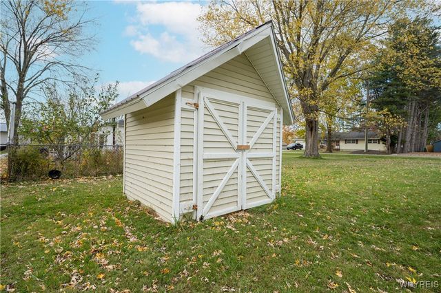 117 Chestnut Lane, Evans, NY 14006