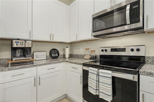 924 NE 11TH TER, Cape Coral, FL 33993