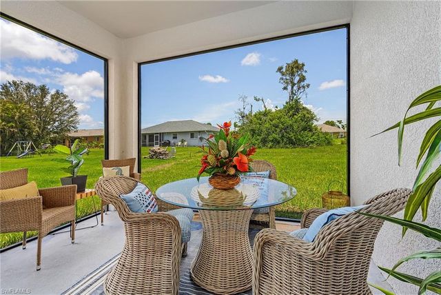 924 NE 11TH TER, Cape Coral, FL 33993