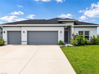 924 NE 11TH TER, Cape Coral, FL 33993
