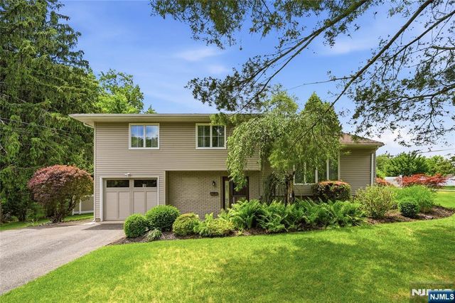 4 Ackerman Street, Waldwick, NJ 07463