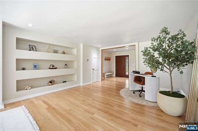 4 Ackerman Street, Waldwick, NJ 07463