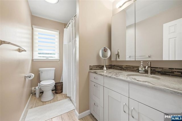 4 Ackerman Street, Waldwick, NJ 07463