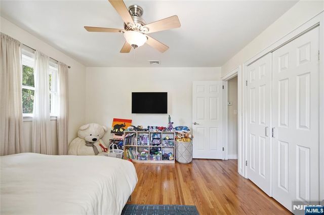 4 Ackerman Street, Waldwick, NJ 07463