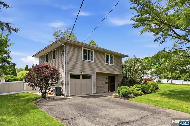 4 Ackerman Street, Waldwick, NJ 07463