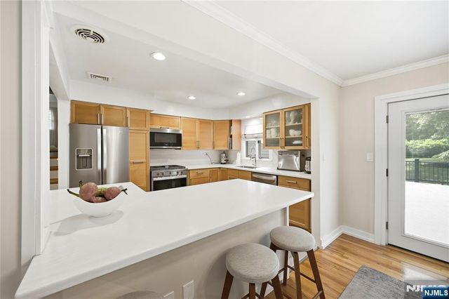 4 Ackerman Street, Waldwick, NJ 07463