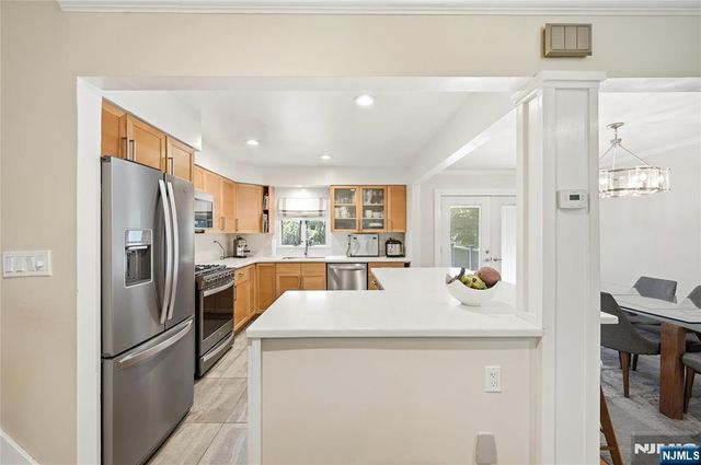 4 Ackerman Street, Waldwick, NJ 07463