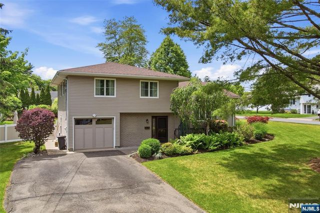 4 Ackerman Street, Waldwick, NJ 07463