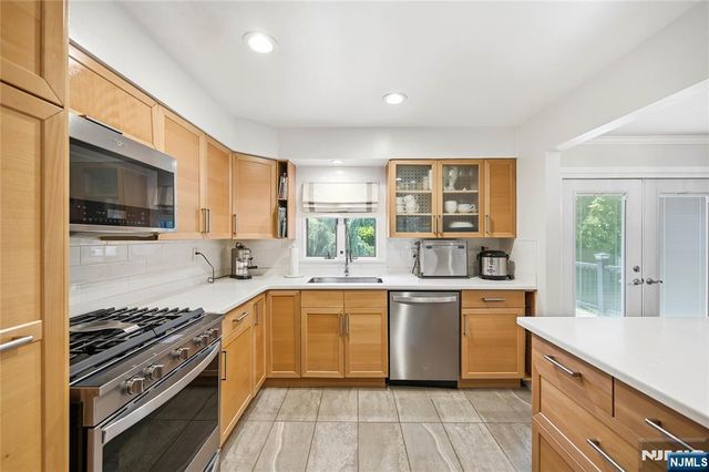 4 Ackerman Street, Waldwick, NJ 07463
