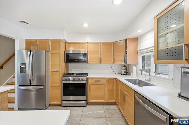 4 Ackerman Street, Waldwick, NJ 07463