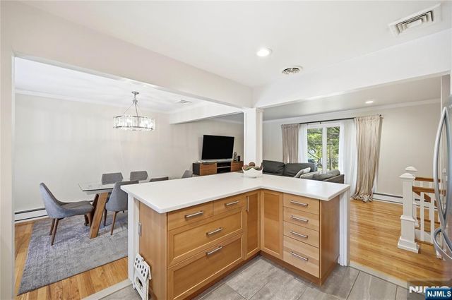 4 Ackerman Street, Waldwick, NJ 07463