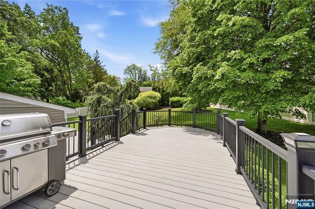 4 Ackerman Street, Waldwick, NJ 07463
