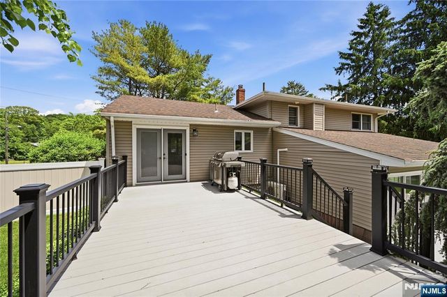 4 Ackerman Street, Waldwick, NJ 07463