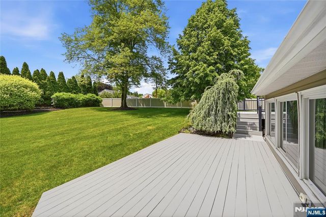 4 Ackerman Street, Waldwick, NJ 07463