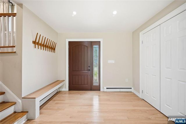 4 Ackerman Street, Waldwick, NJ 07463