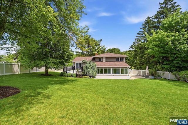 4 Ackerman Street, Waldwick, NJ 07463