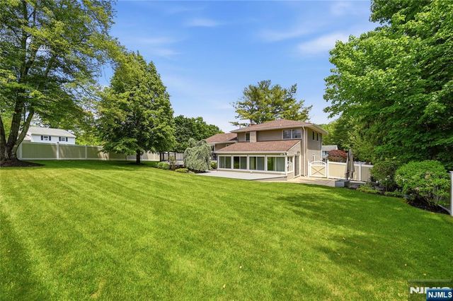 4 Ackerman Street, Waldwick, NJ 07463
