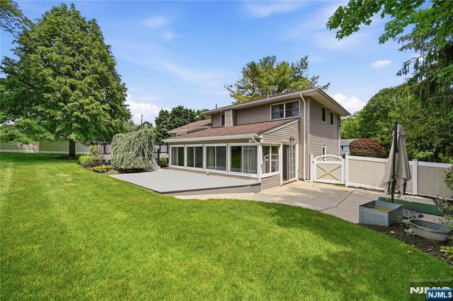 4 Ackerman Street, Waldwick, NJ 07463