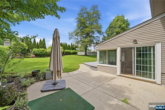 4 Ackerman Street, Waldwick, NJ 07463