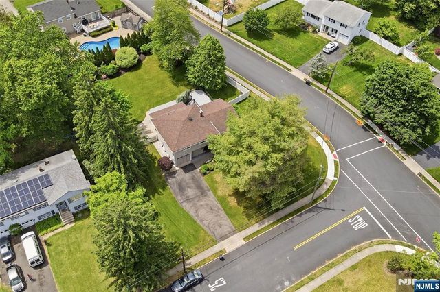 4 Ackerman Street, Waldwick, NJ 07463