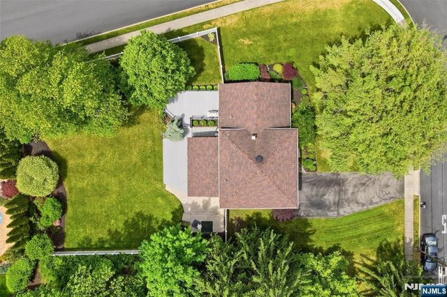 4 Ackerman Street, Waldwick, NJ 07463