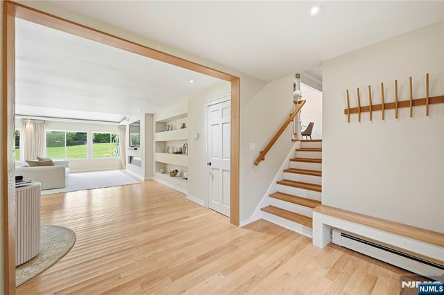 4 Ackerman Street, Waldwick, NJ 07463