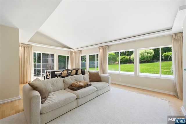 4 Ackerman Street, Waldwick, NJ 07463