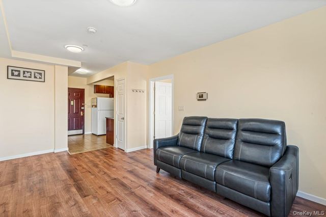 7133 162nd Street 4B, Fresh Meadows, NY 11365