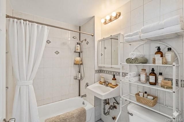 7133 162nd Street 4B, Fresh Meadows, NY 11365