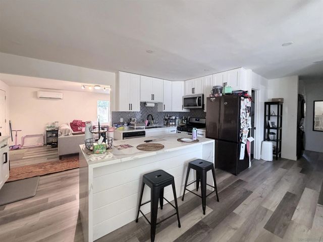 1171 Woodrail Dr, Vista, CA 92083