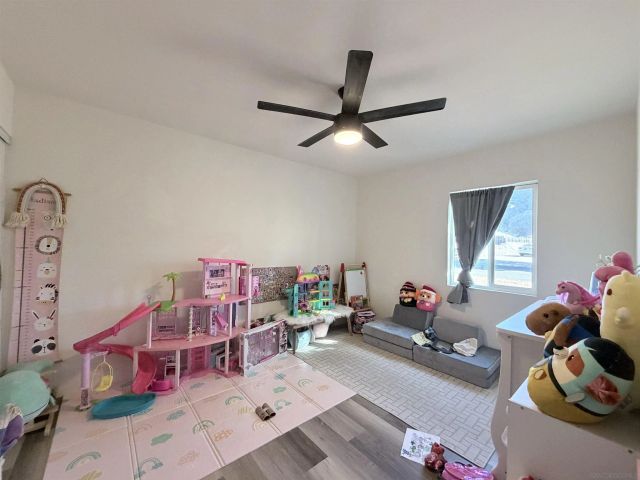 1171 Woodrail Dr, Vista, CA 92083