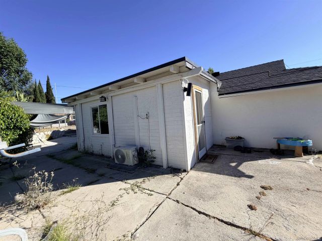 1171 Woodrail Dr, Vista, CA 92083