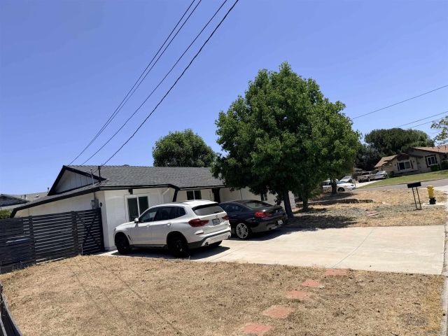 1171 Woodrail Dr, Vista, CA 92083