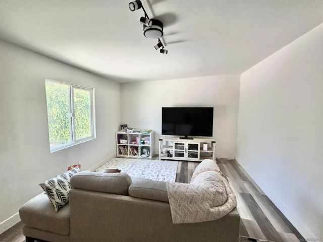 1171 Woodrail Dr, Vista, CA 92083