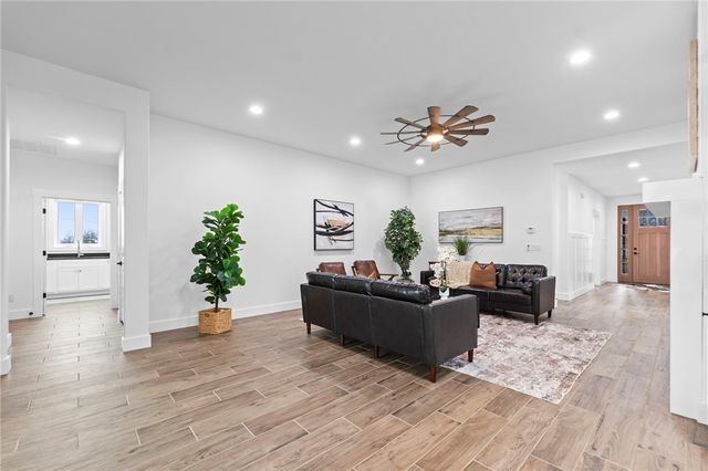 711 Evening Star Road, Bentonville, AR 72713