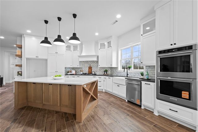 711 Evening Star Road, Bentonville, AR 72713