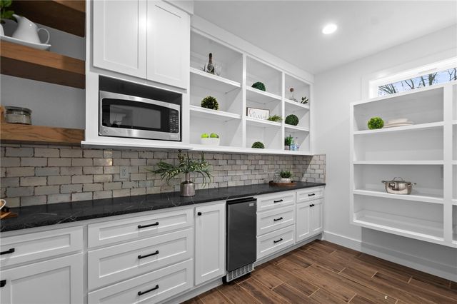 711 Evening Star Road, Bentonville, AR 72713