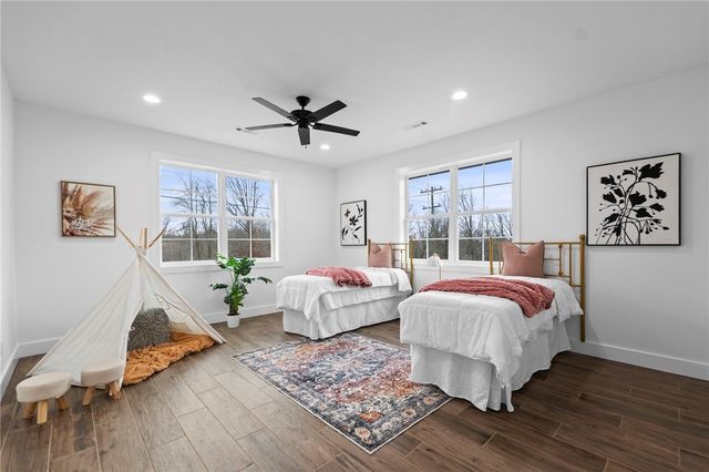 711 Evening Star Road, Bentonville, AR 72713