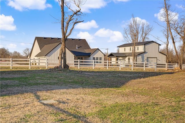 711 Evening Star Road, Bentonville, AR 72713