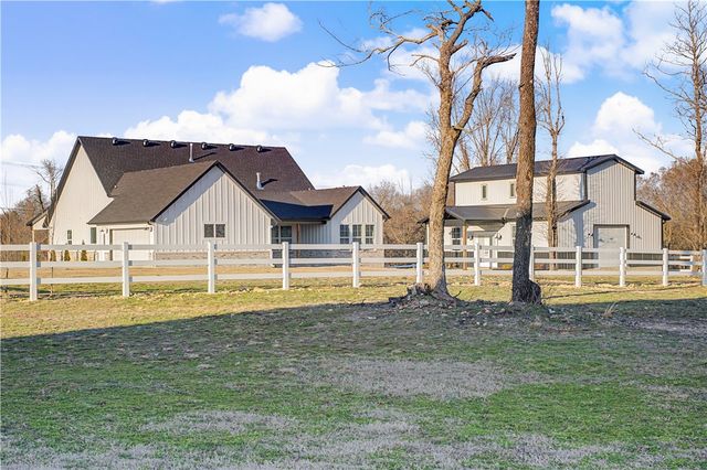 711 Evening Star Road, Bentonville, AR 72713