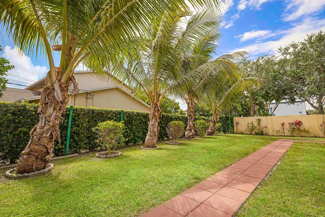 320 NE 42nd Street, Boca Raton, FL 33431