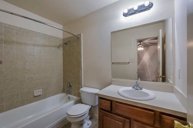 113 Oak Wood Lane, Kennedale, TX 76060