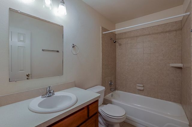 113 Oak Wood Lane, Kennedale, TX 76060