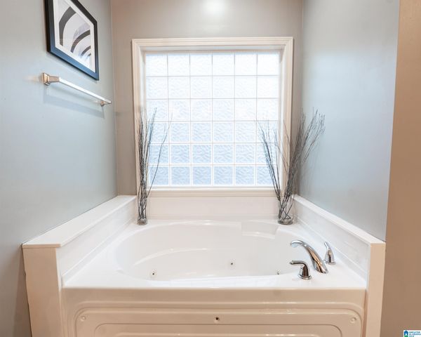 6490 WHITE OAK LANE, Hueytown, AL 35023