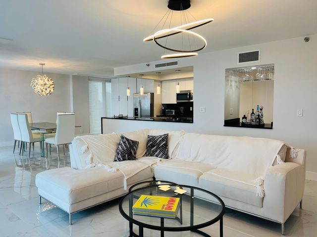 19707 Turnberry Way 12e, Aventura, FL 33180