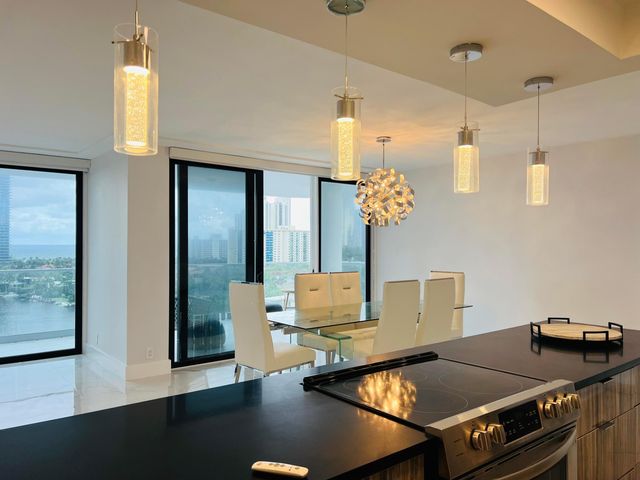 19707 Turnberry Way 12e, Aventura, FL 33180