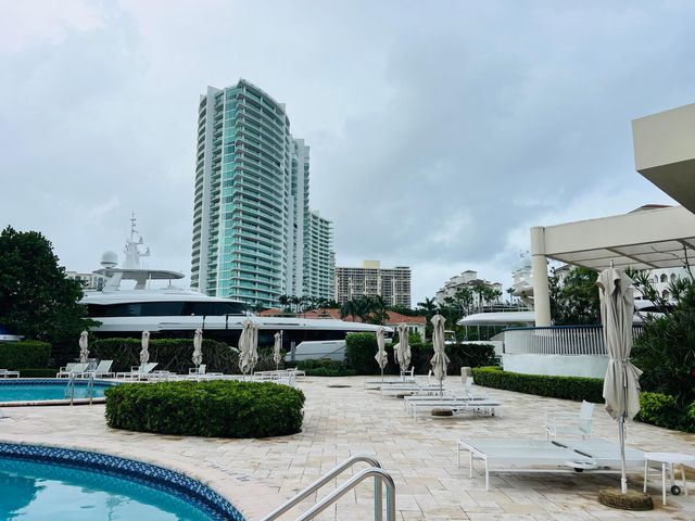 19707 Turnberry Way 12e, Aventura, FL 33180