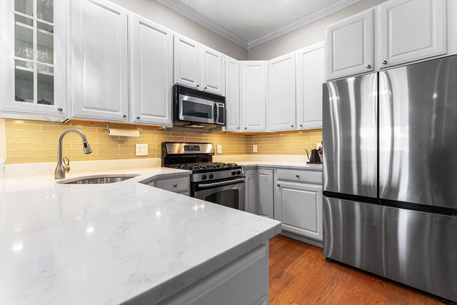 655 E 2nd 102, Boston, MA 02127