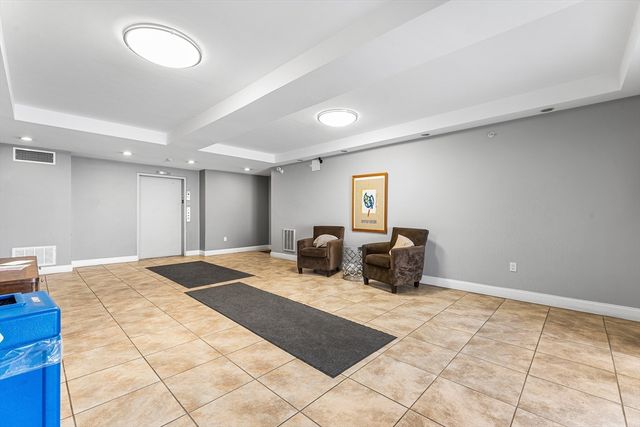 655 E 2nd 102, Boston, MA 02127